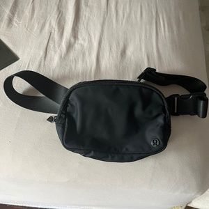 Lululemon Everywhere Belt Bag 1L